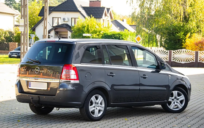 Opel Zafira cena 20900 przebieg: 220000, rok produkcji 2010 z Golub-Dobrzyń małe 781